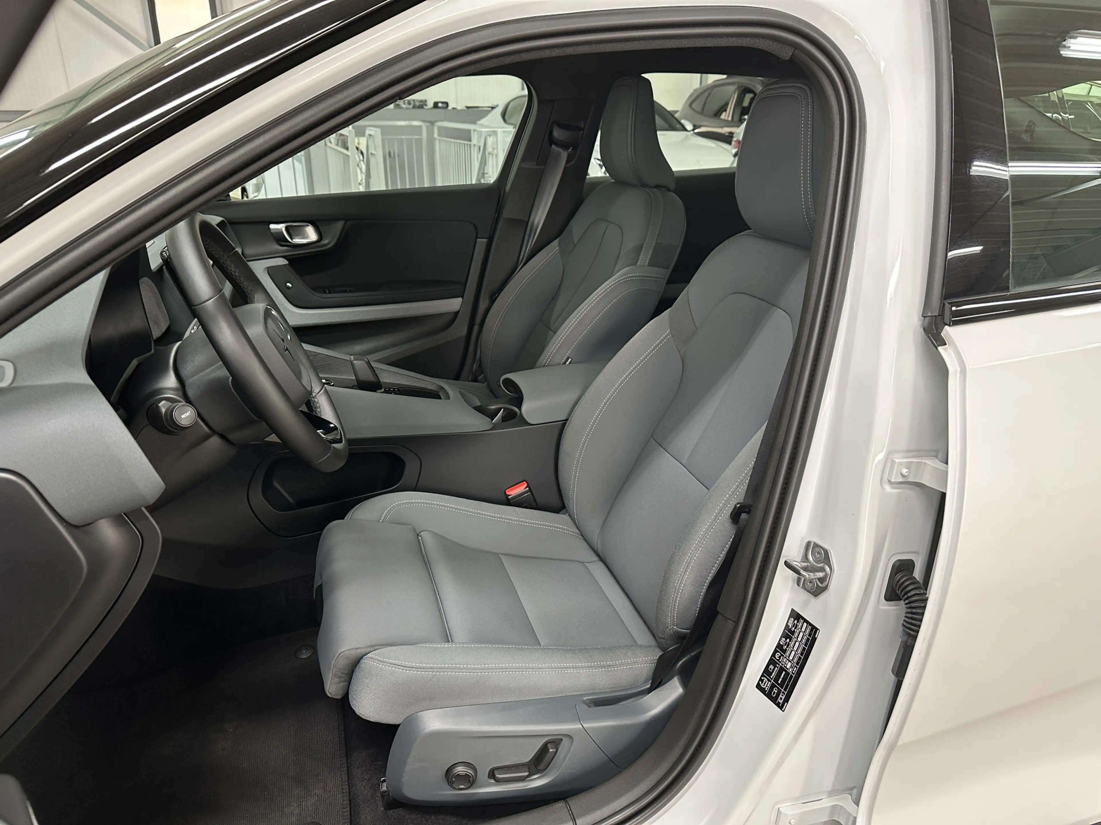Polestar 2 Standard Range Single Motor 63kWh — photo 7