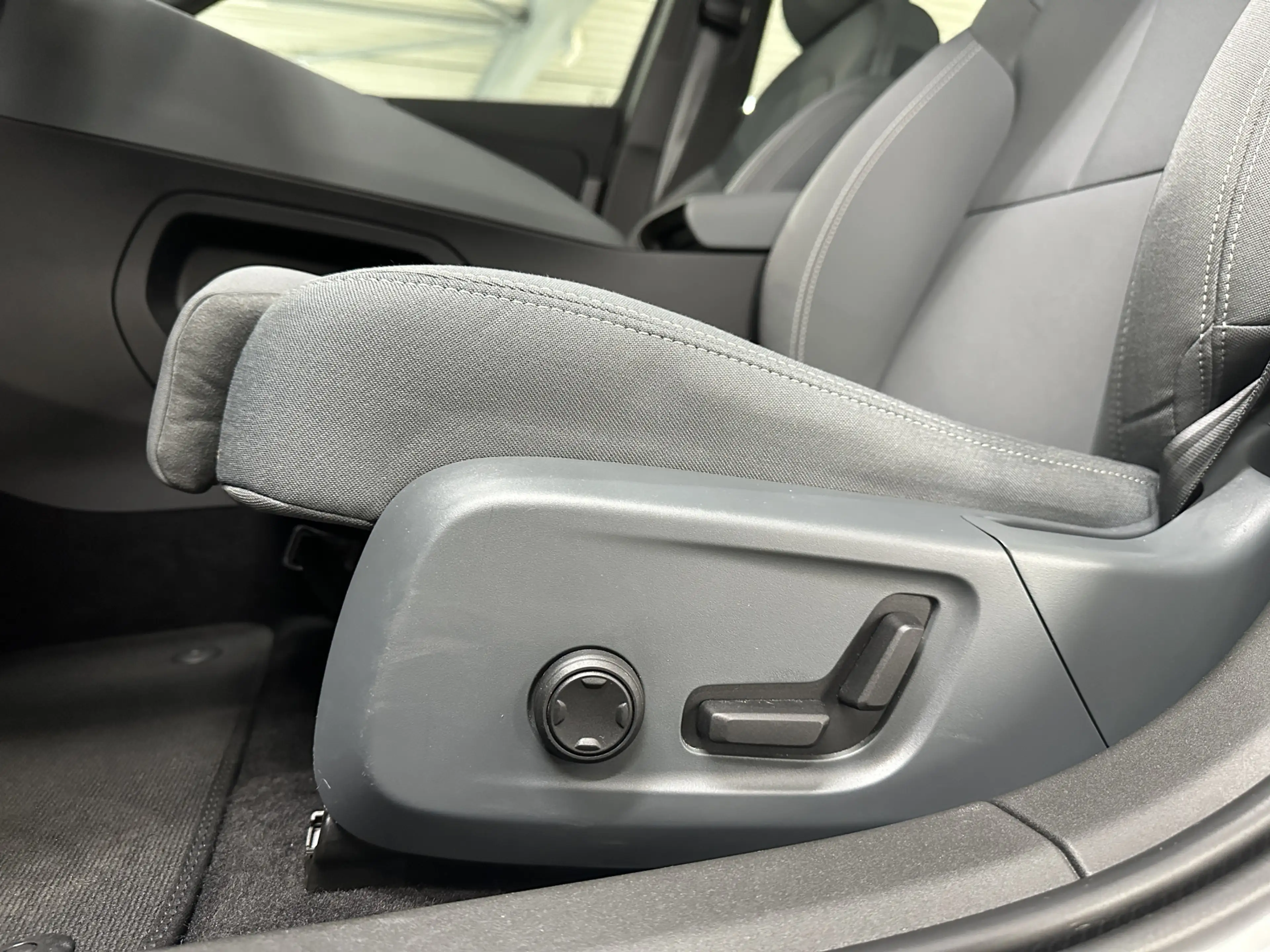 Polestar 2 Standard Range Single Motor 63kWh — photo 9