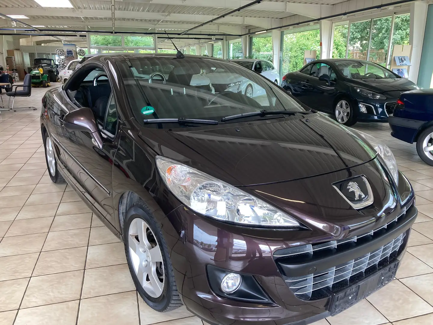 Peugeot 207 Active Cabrio Braun - 1