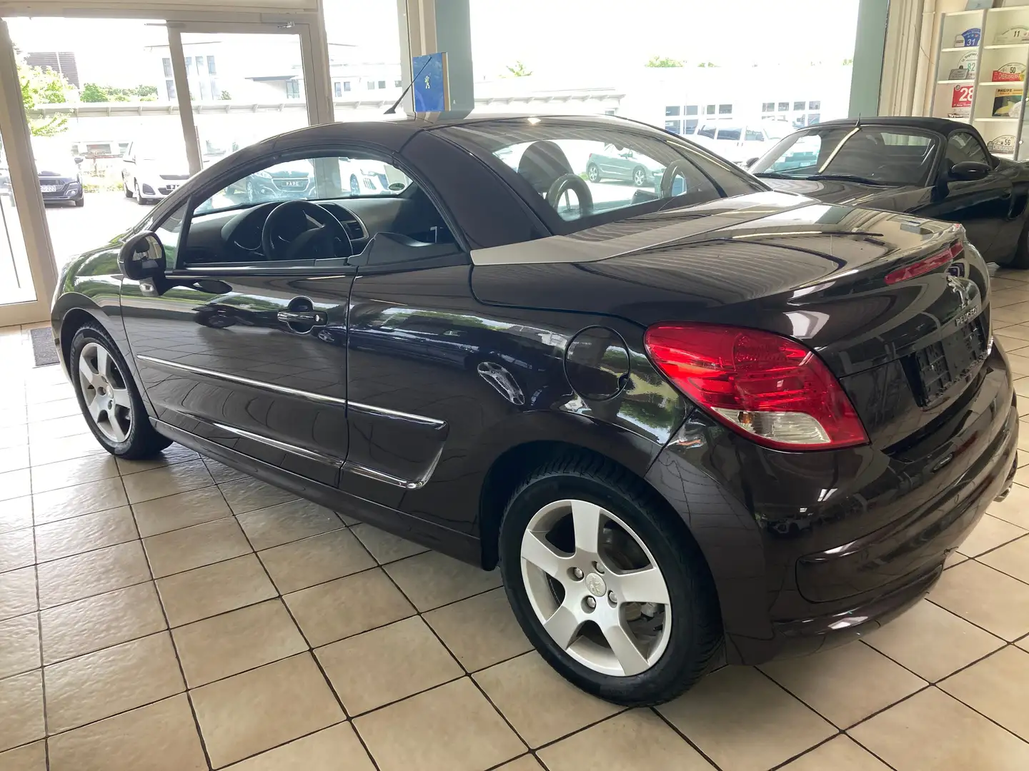 Peugeot 207 Active Cabrio Braun - 2
