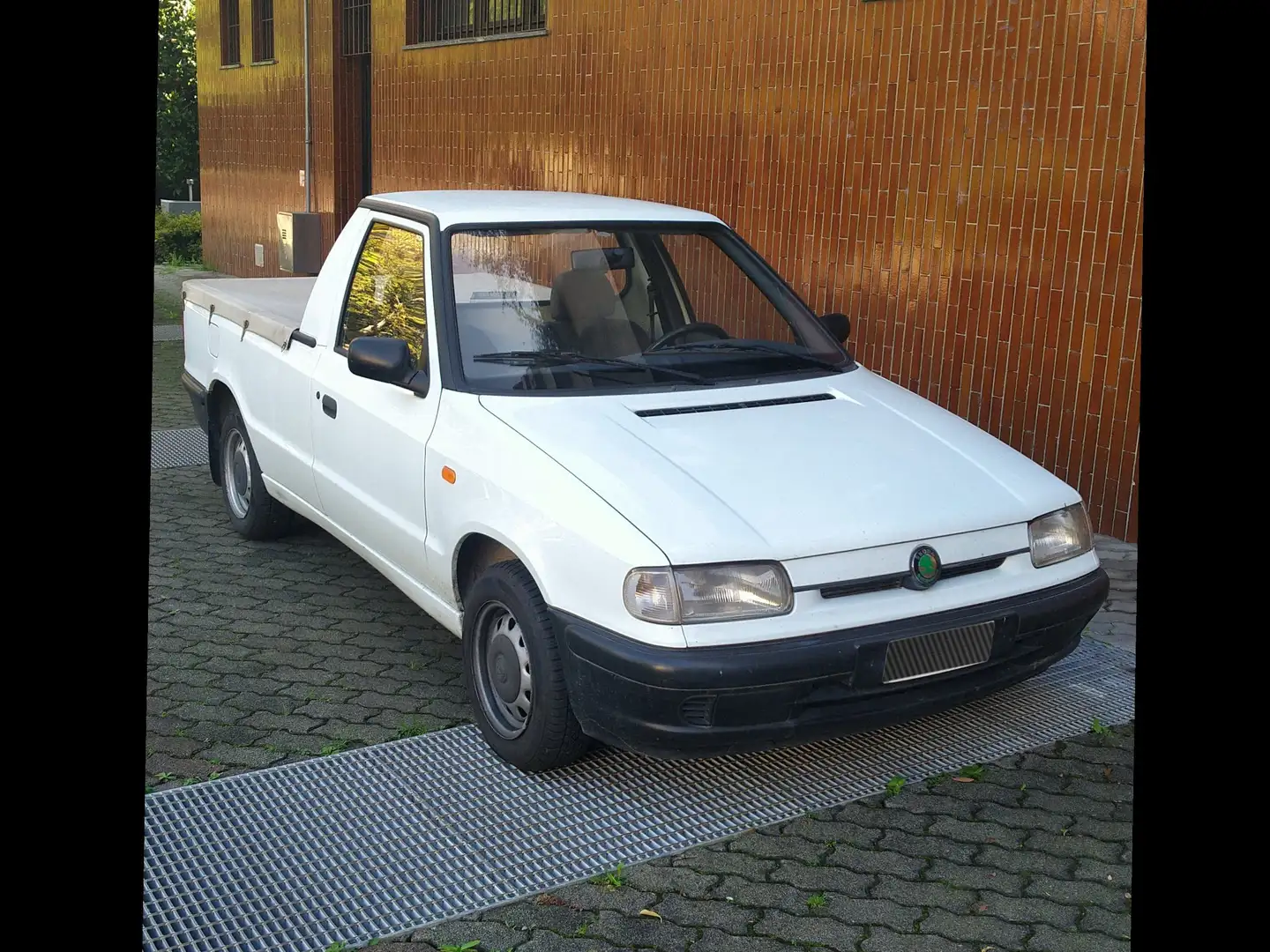 Skoda Pick-up Biały - 1