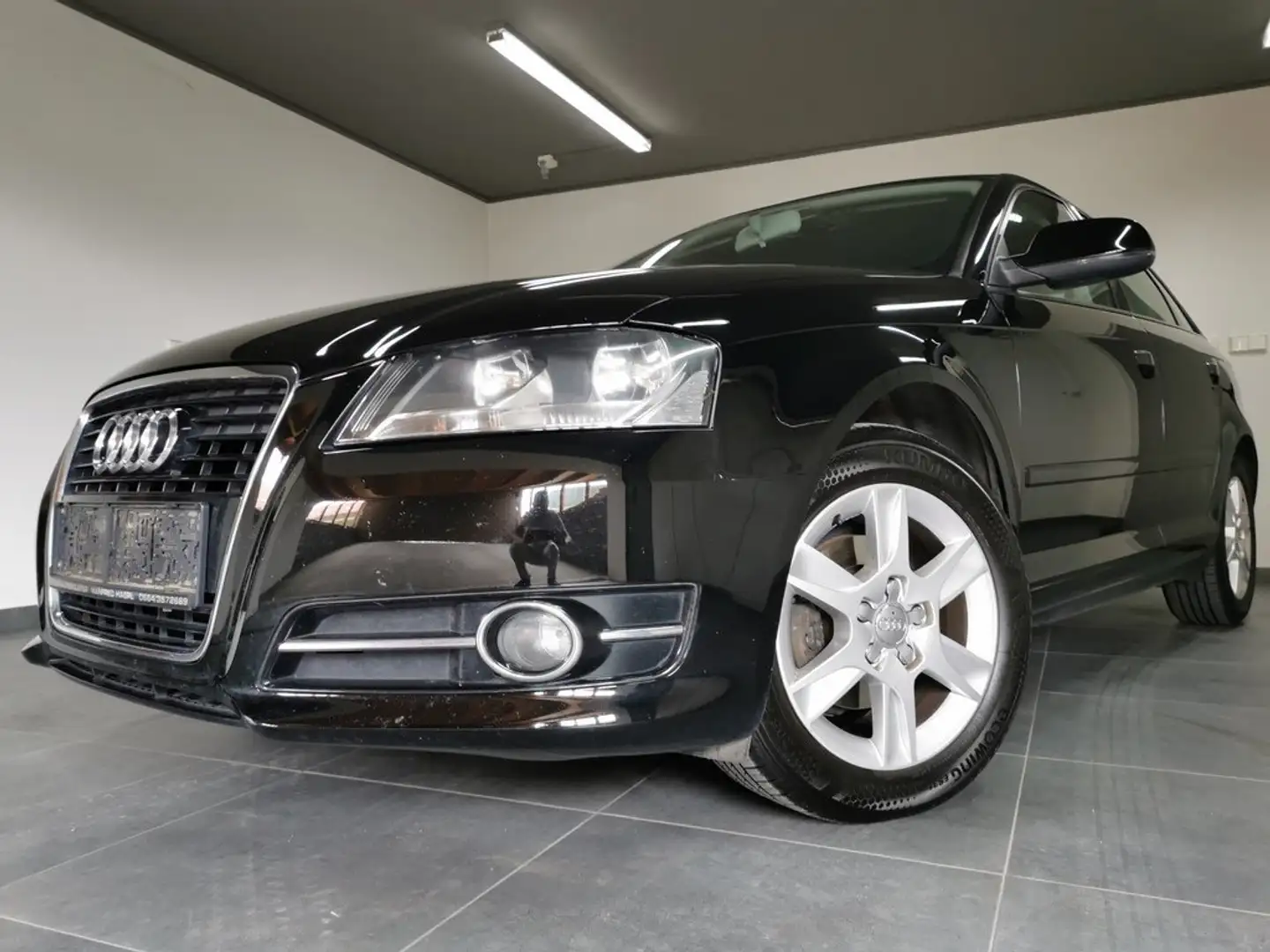 Audi A3 -Sportback,Attraction,Ahv,Tempomat,SR+WR,PDC,Klima Schwarz - 1