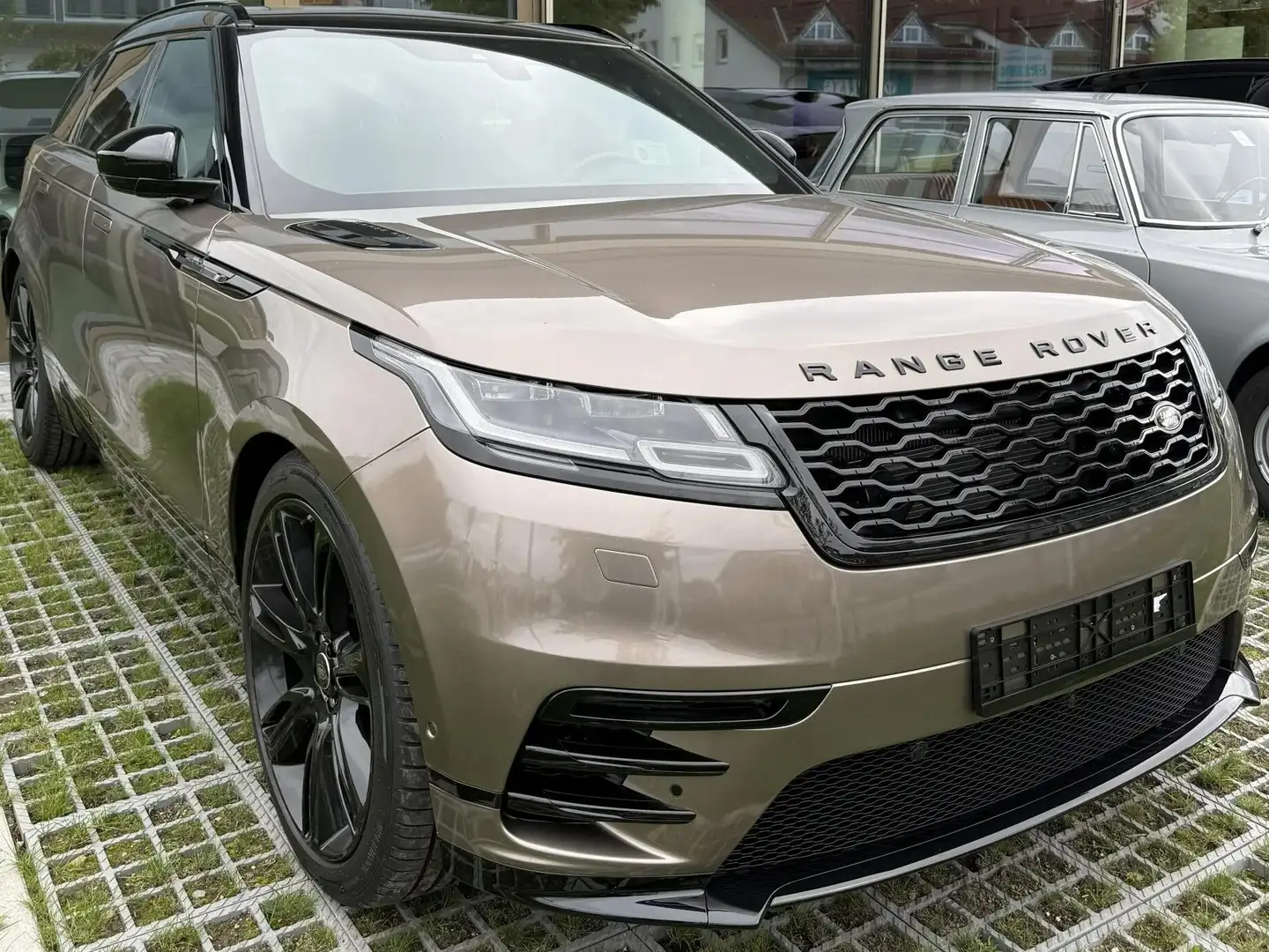 Land Rover Range Rover Velar R-Dynamic Bronze - 2