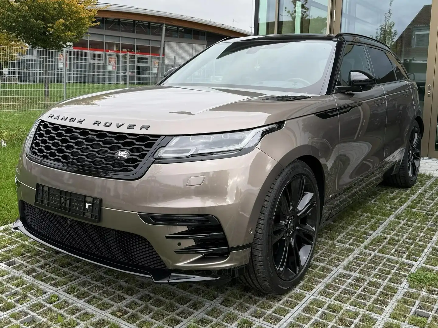 Land Rover Range Rover Velar R-Dynamic Bronze - 1