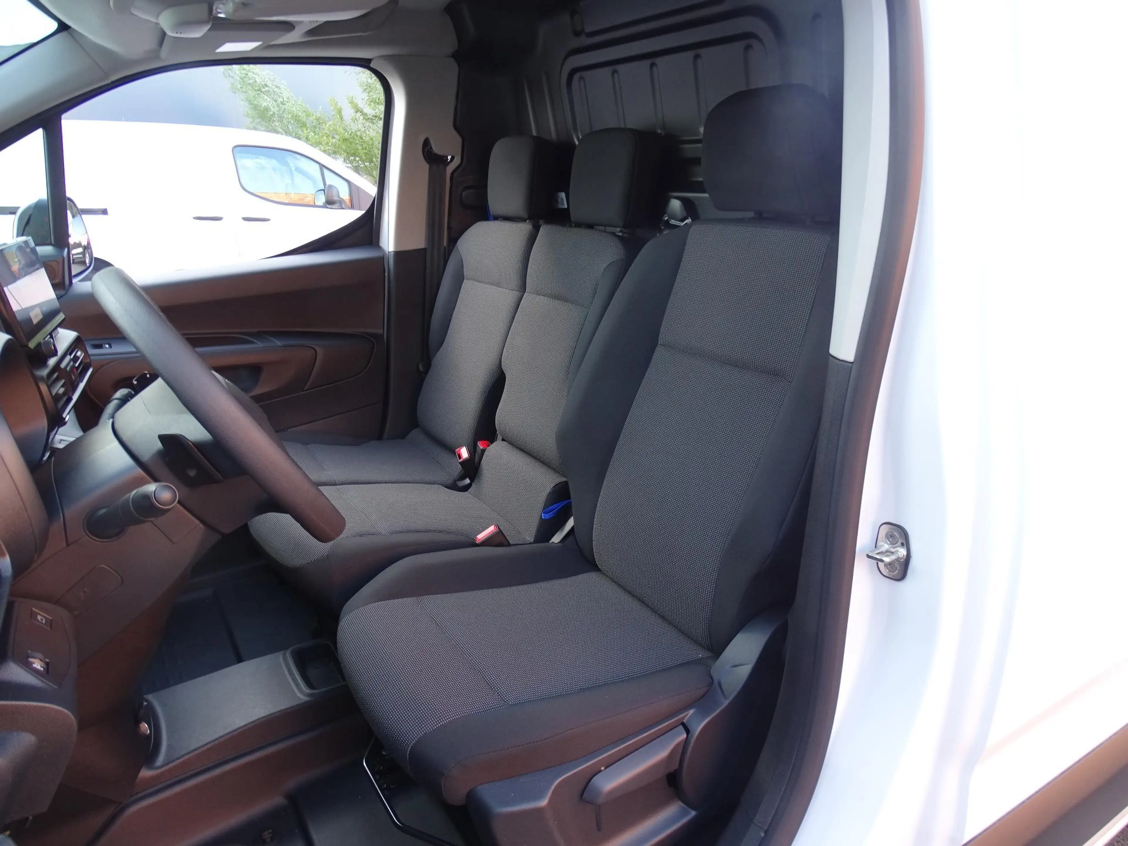 Citroen Berlingo M Light 1.5 BHDi 130 EAT8 — photo 11