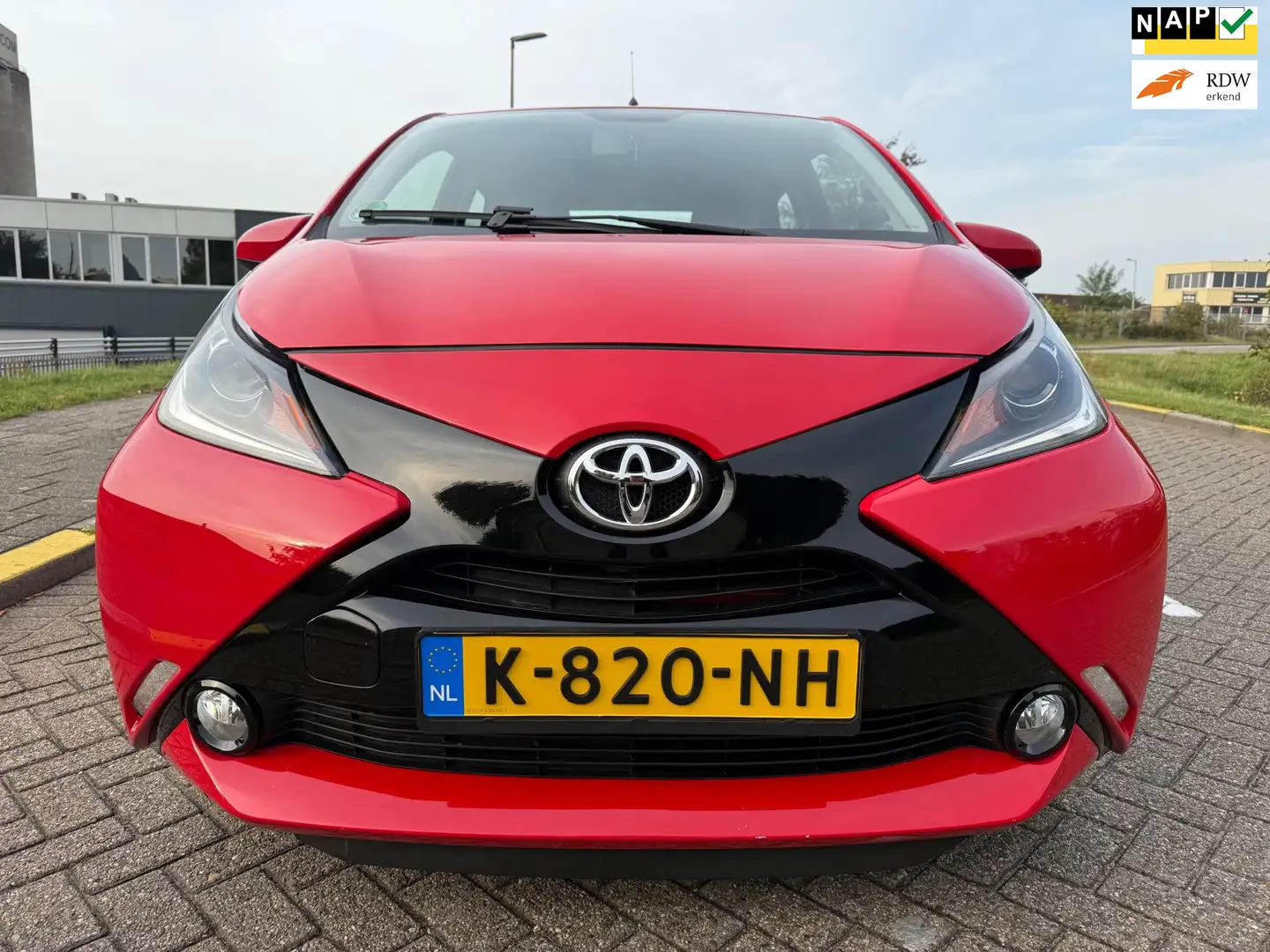 Toyota Aygo 1.0 VVT-i x Rouge - 1