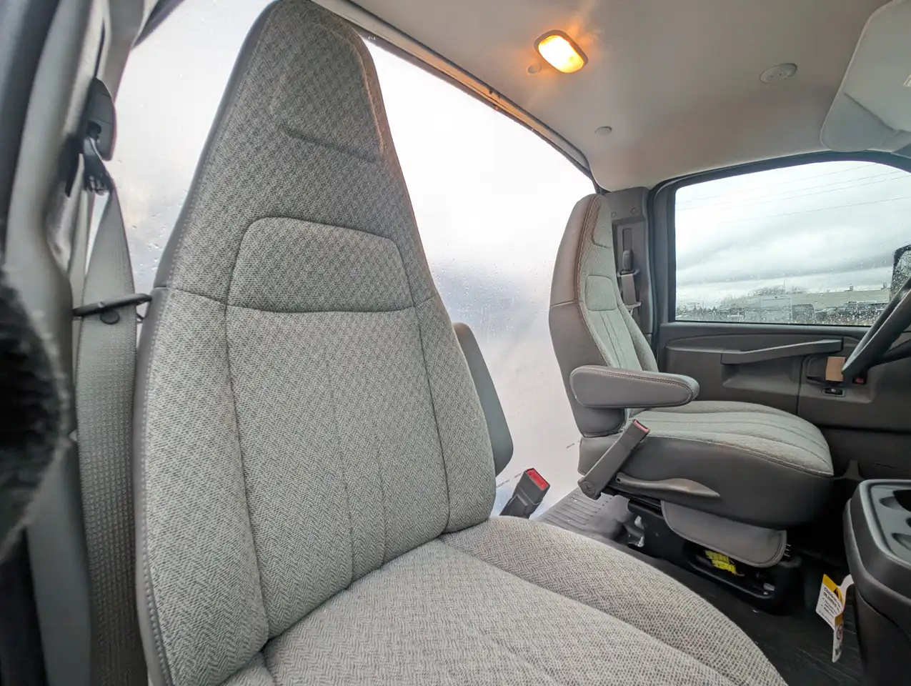 GMC Savana снимка GMC Savana