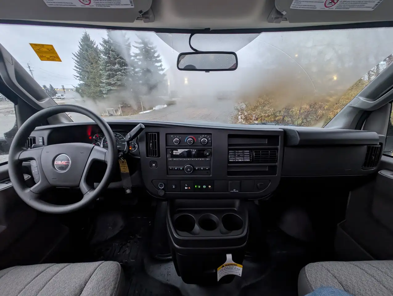 GMC Savana снимка GMC Savana