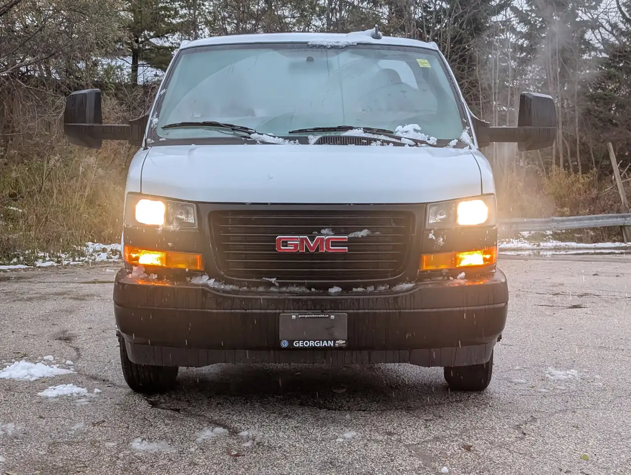 GMC Savana снимка GMC Savana
