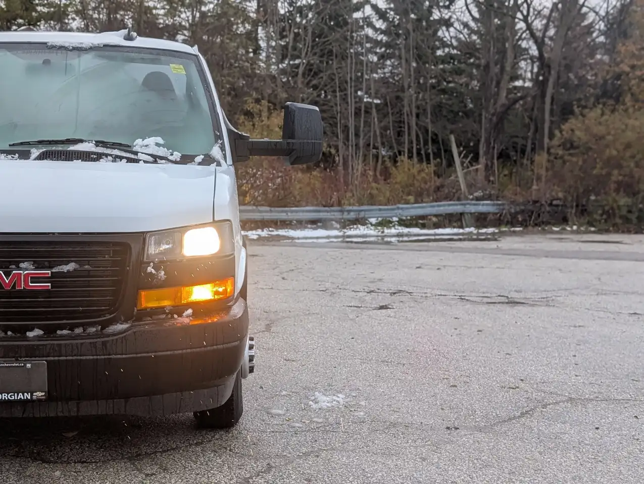 GMC Savana снимка GMC Savana