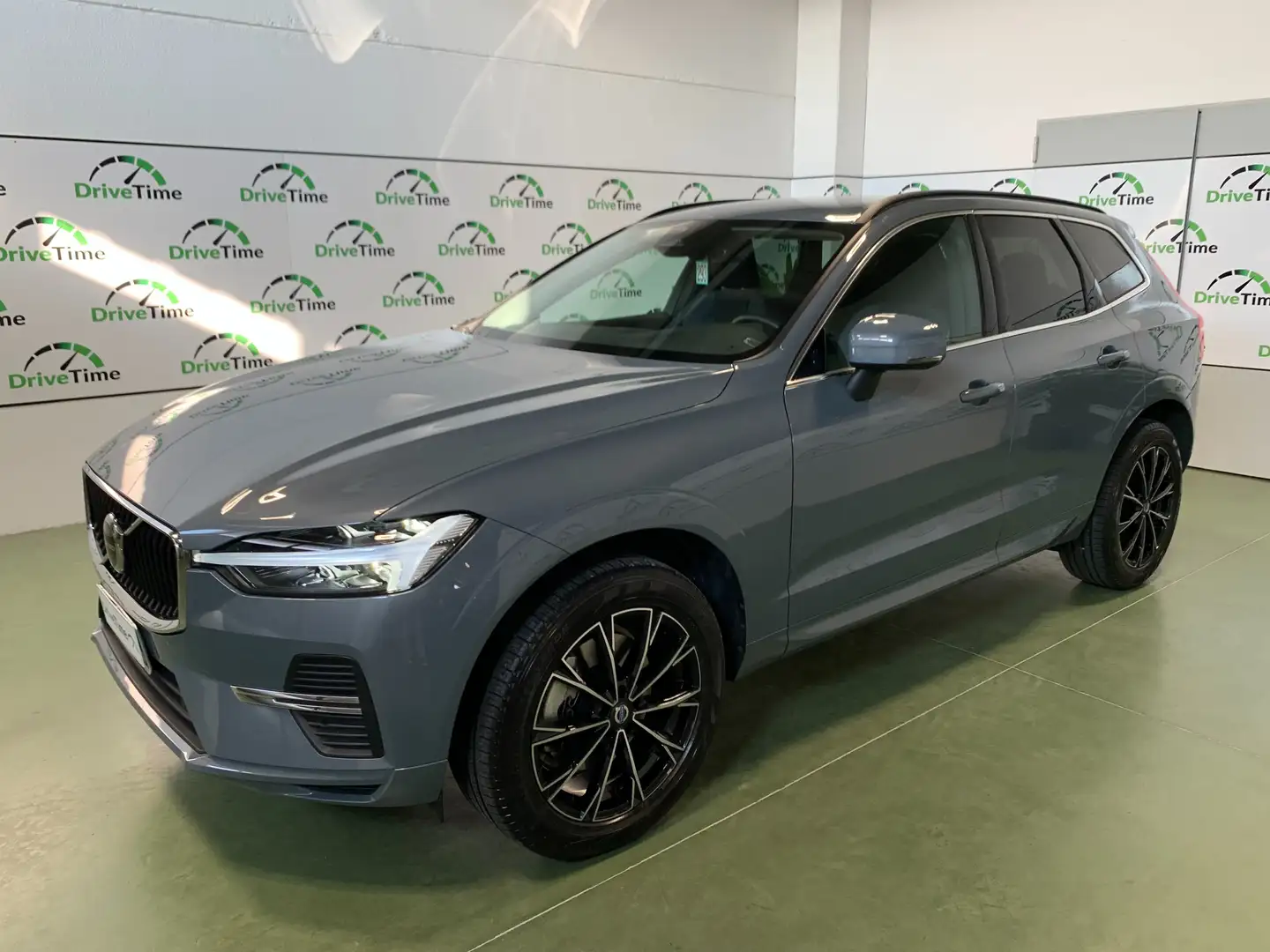 Volvo XC60 XC60 B4 Mild Hybrid Momentum Core Automatico Grigio - 1