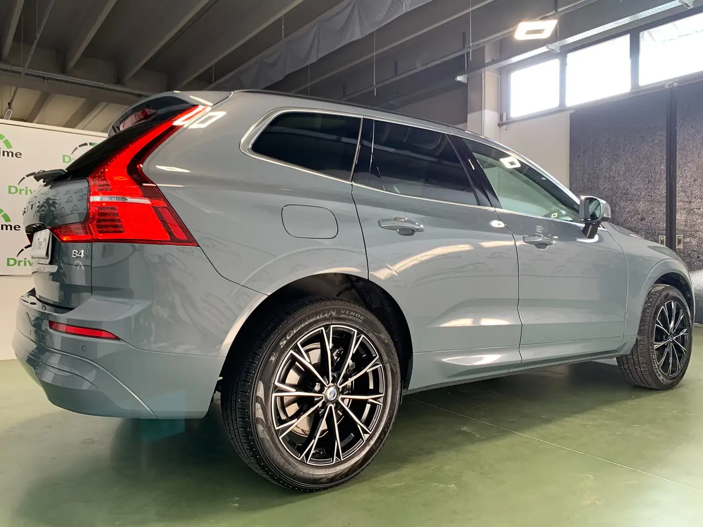 Volvo XC60 XC60 B4 Mild Hybrid Momentum Core Automatico Grigio - 2