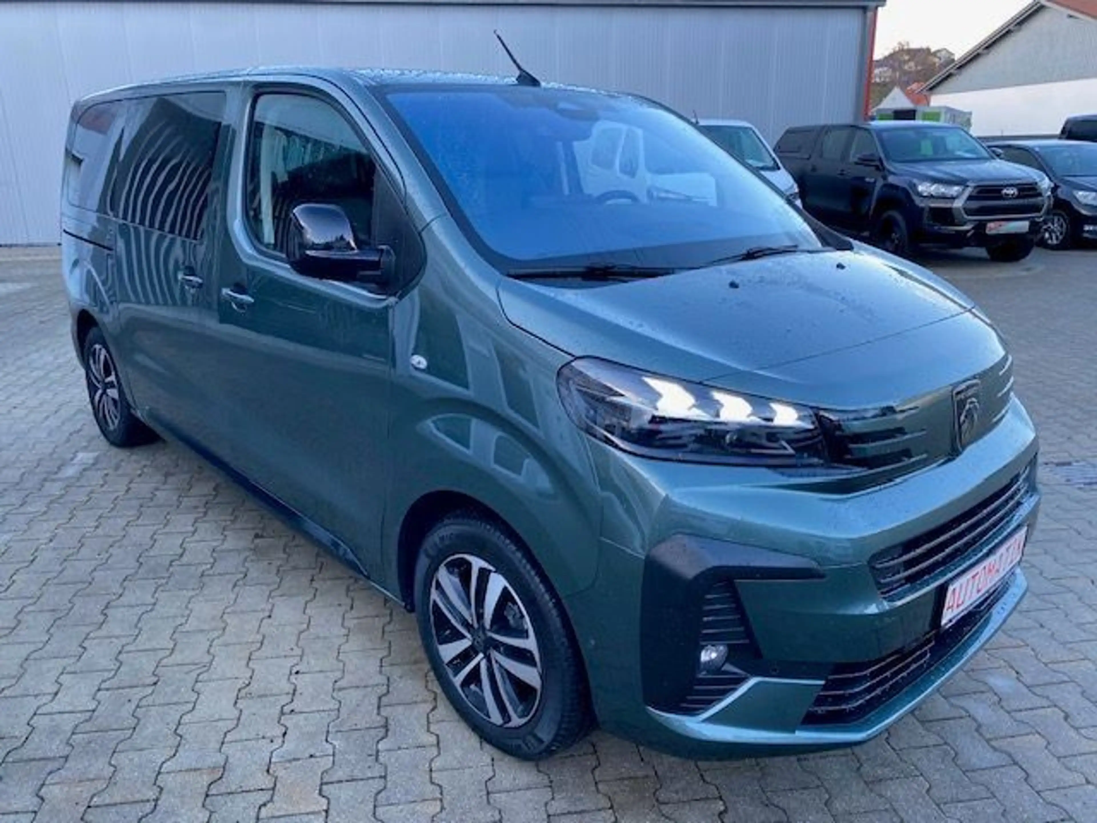 Peugeot Traveller Allure 2,2 L2 8 Sitze Glasdach AHK Nav — photo 4