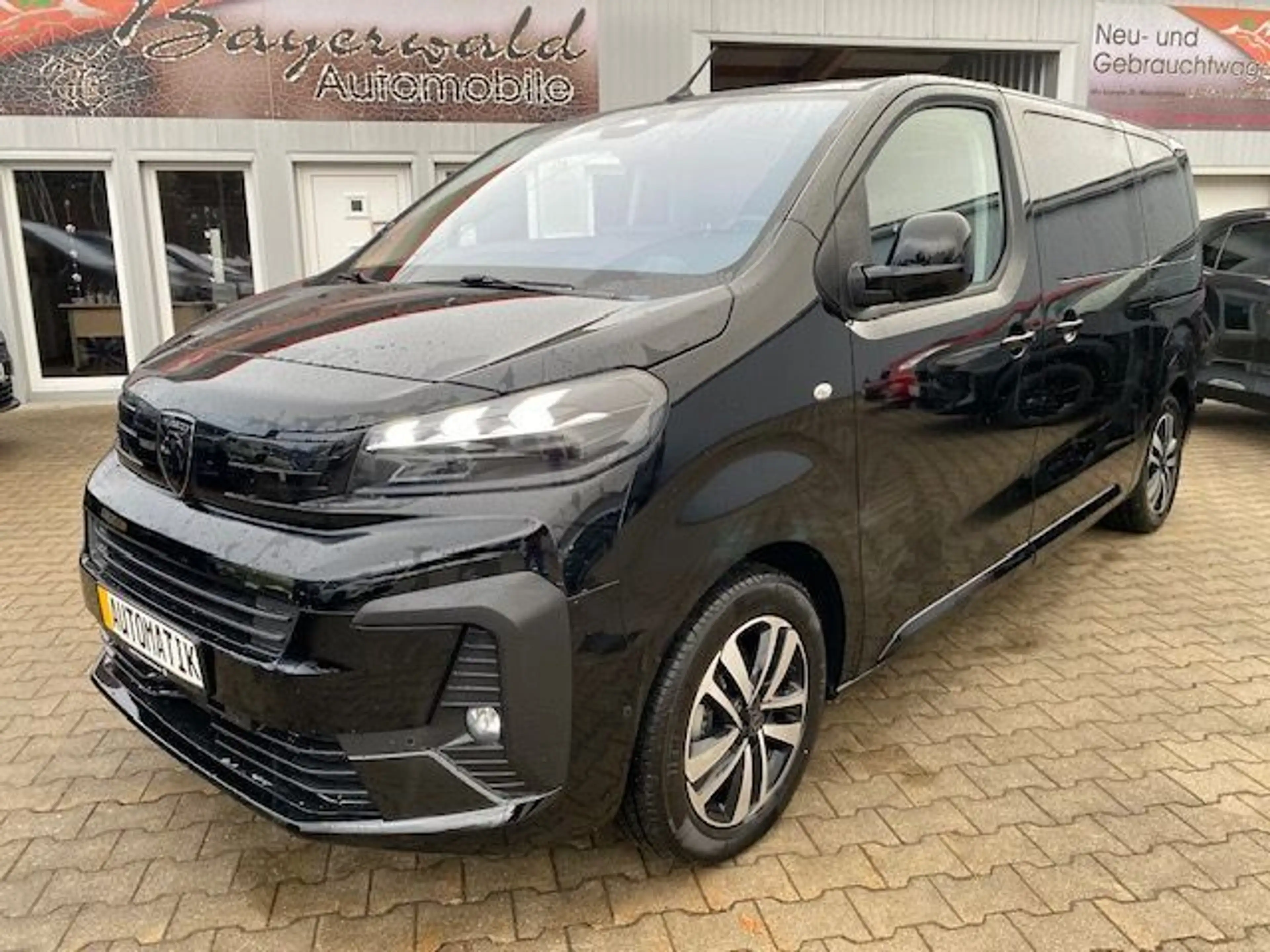 Peugeot Traveller Allure 2,2 L2 8 Sitze Glasdach AHK Nav — photo 14