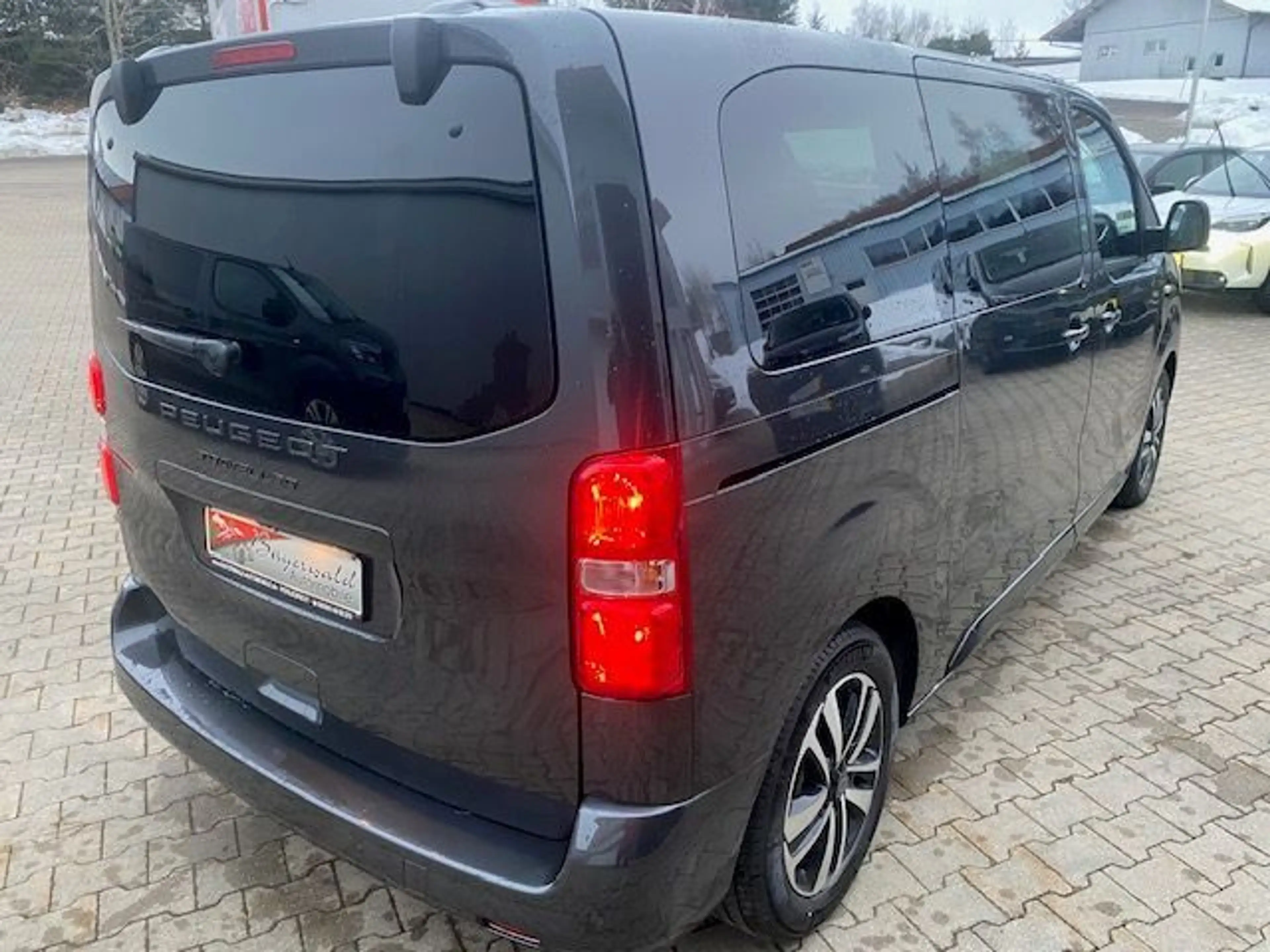 Peugeot Traveller Allure 2,2 L2 8 Sitze Glasdach AHK Nav — photo 10