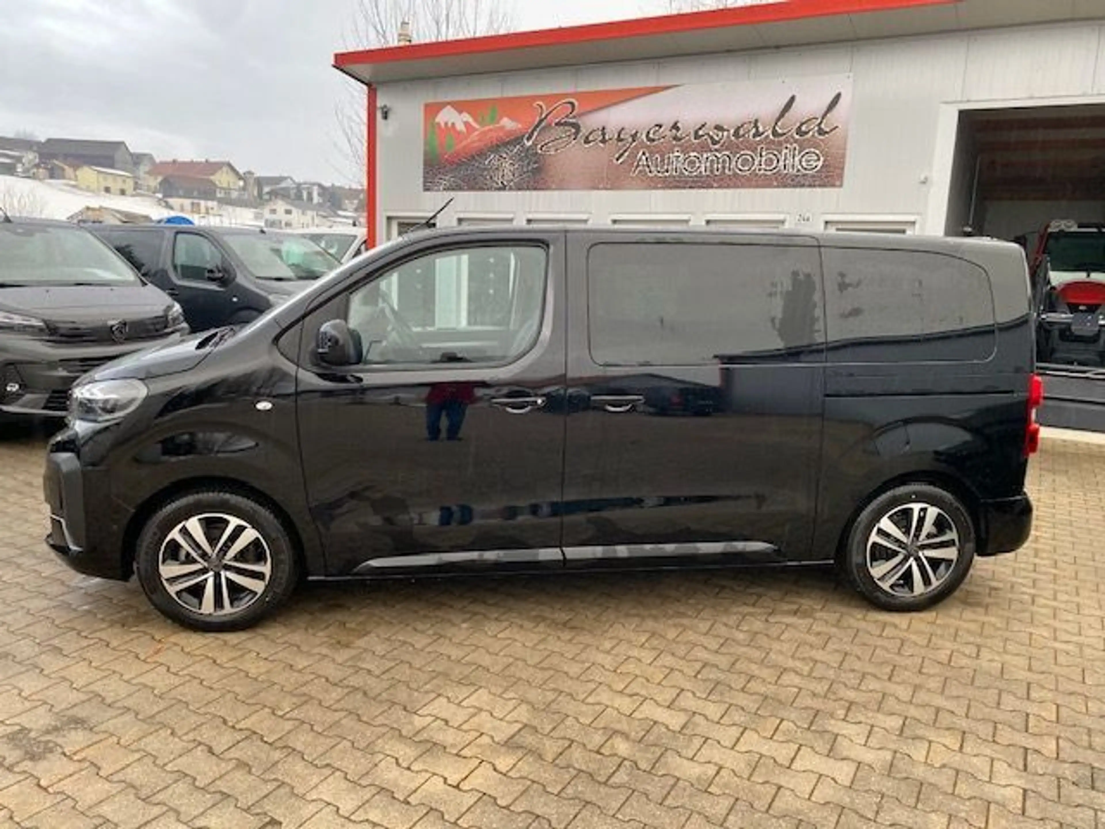 Peugeot Traveller Allure 2,2 L2 8 Sitze Glasdach AHK Nav — photo 15