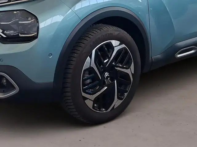 Citroen C4 view 3