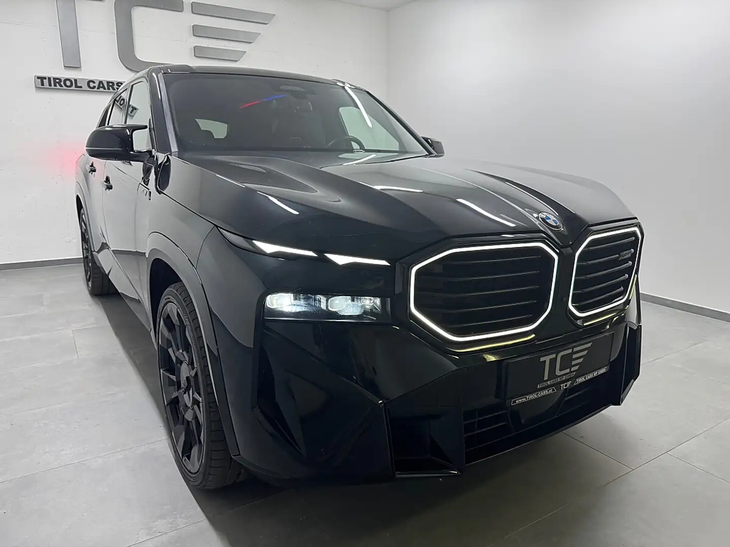 BMW XM 50e 29,4kWh Aut. B&W, AHK, Carbon+, 23", ... Schwarz - 2