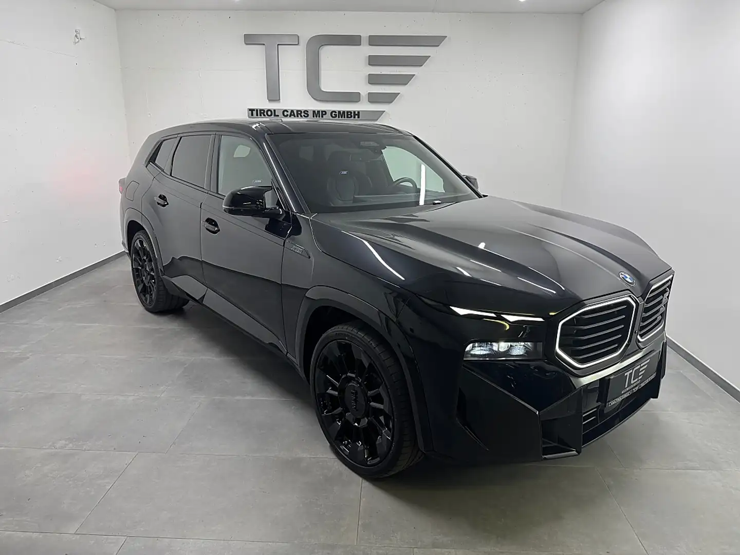 BMW XM 50e 29,4kWh Aut. B&W, AHK, Carbon+, 23", ... Schwarz - 1