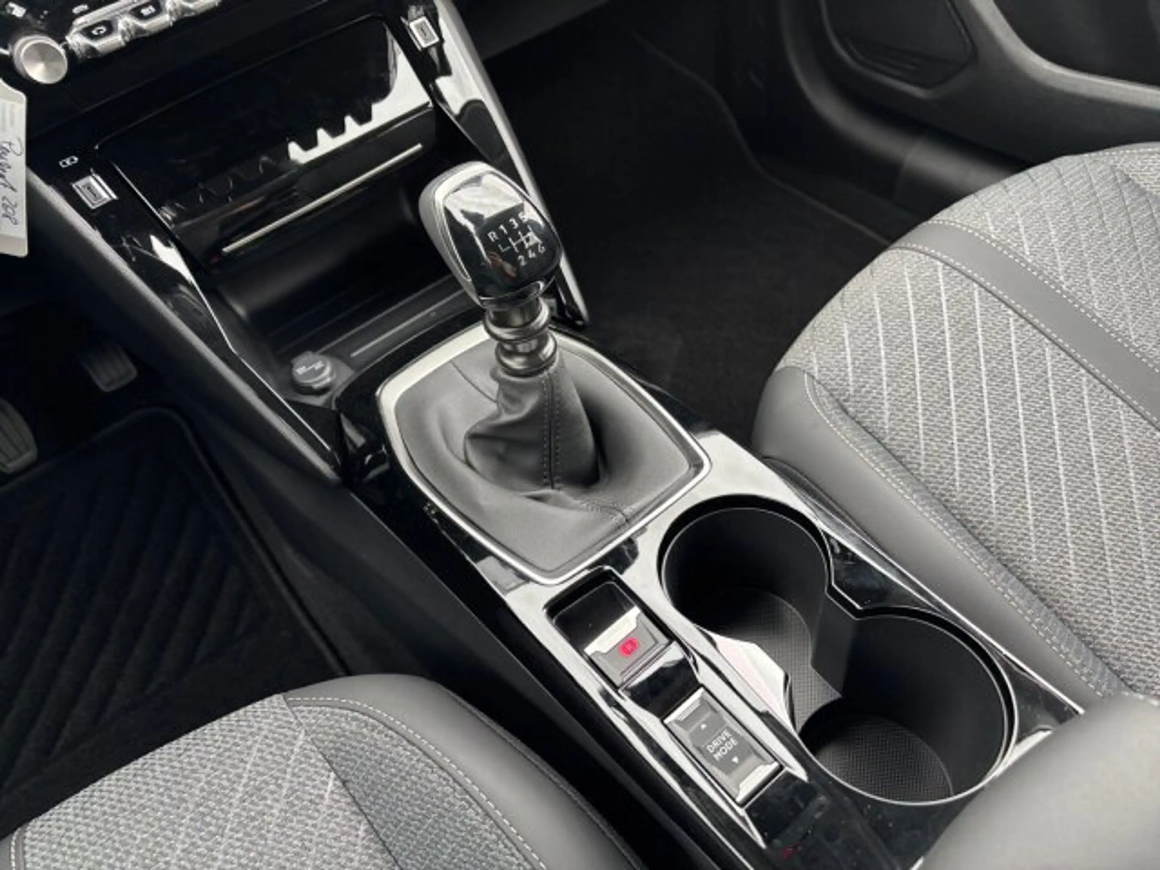 Peugeot 208 208 Allure 100 +360°Kamera+Navigation+ — photo 15
