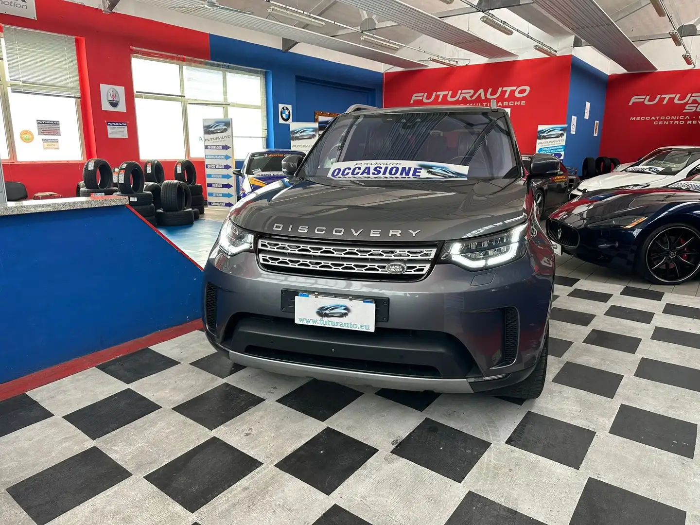 Land Rover Discovery lux 3.0 td6 SE 249cv 7p.ti auto my18 Motore Nuovo Gris - 1