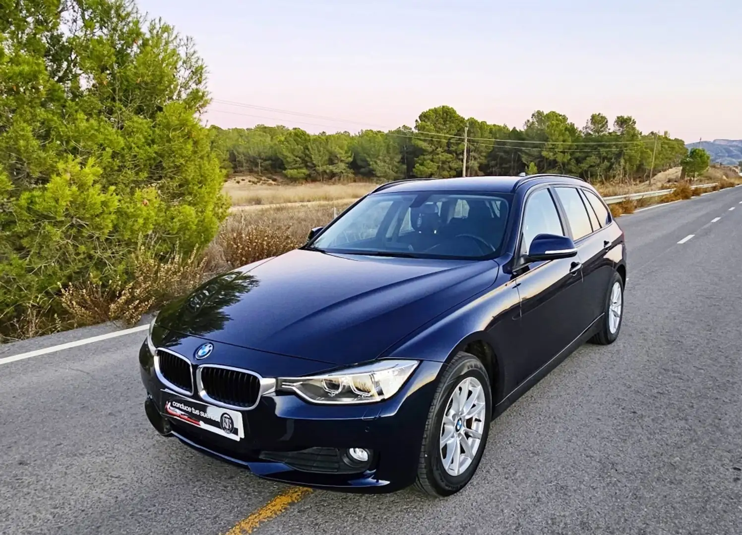 BMW 318 318d Touring Essential Edition Azul - 1