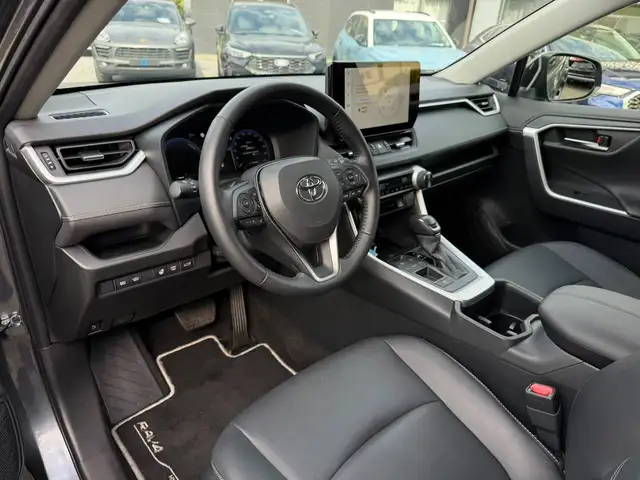 Toyota Rav4 view 4