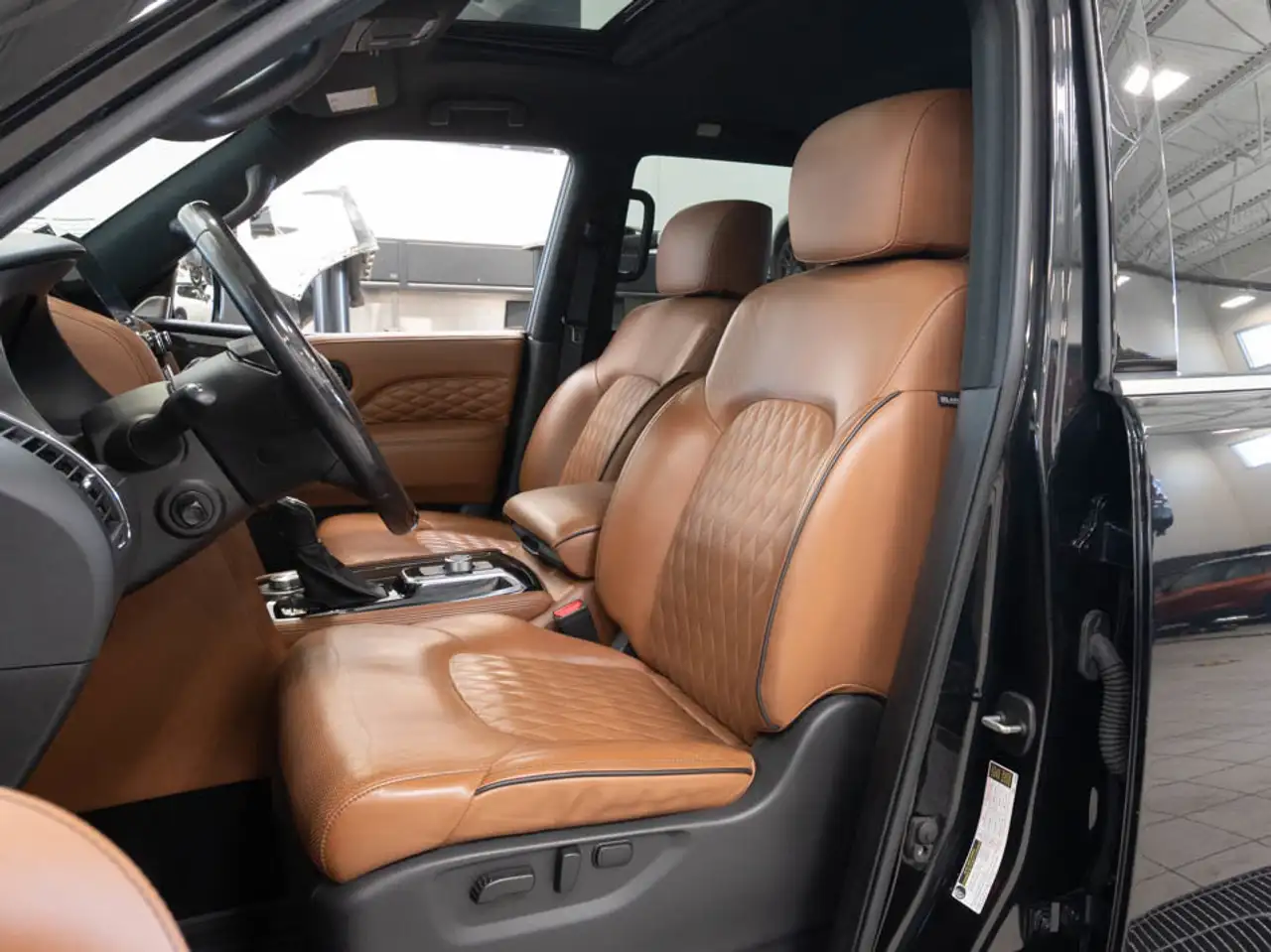 Infiniti QX80 снимка Infiniti QX80