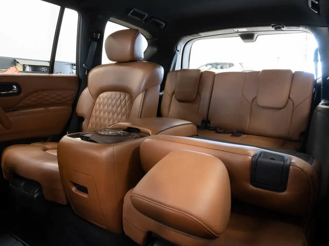 Infiniti QX80 снимка Infiniti QX80