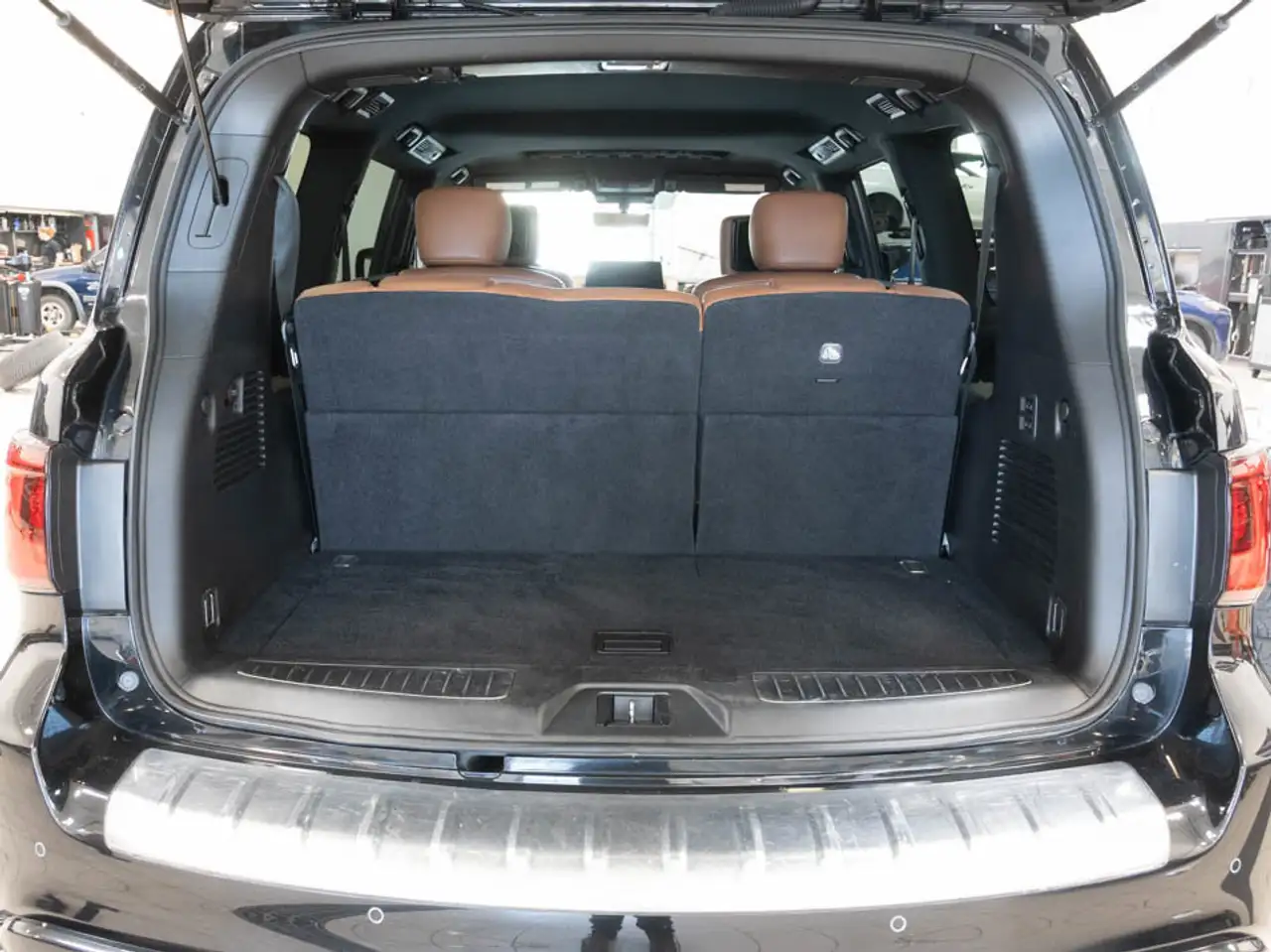 Infiniti QX80 снимка Infiniti QX80