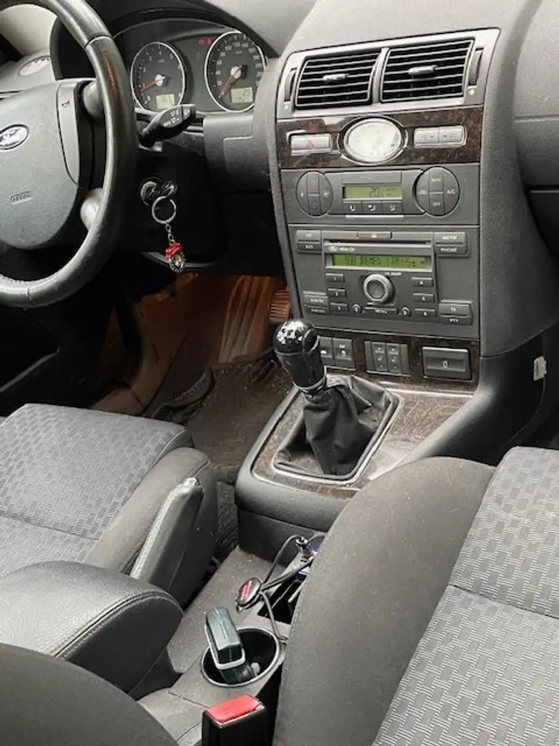 Ford Mondeo Mondeo Fließheck 1.8 Ghia Silber - 1