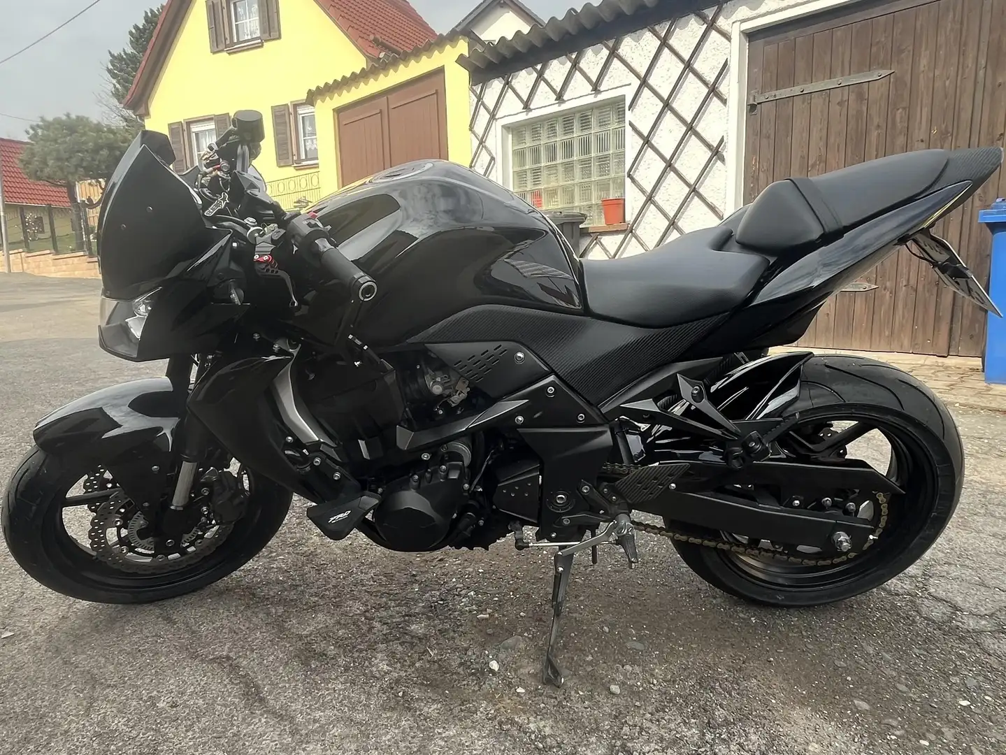 Kawasaki ZR 750 Negro - 2