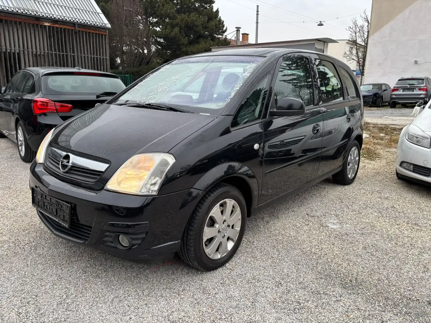 Opel Meriva 1,6 16V Edition 105PS Tempomat Klimaautomatik Schwarz - 1