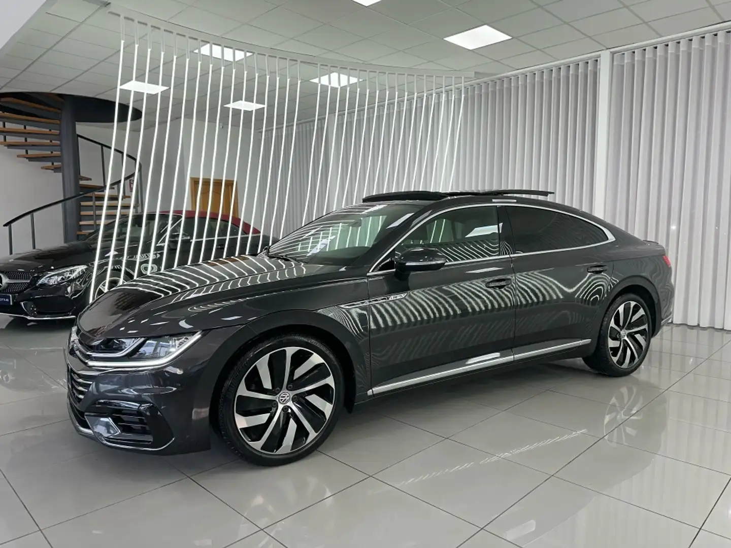 Volkswagen Arteon 2.0TDI R-Line DSG7 110kW Gris - 2