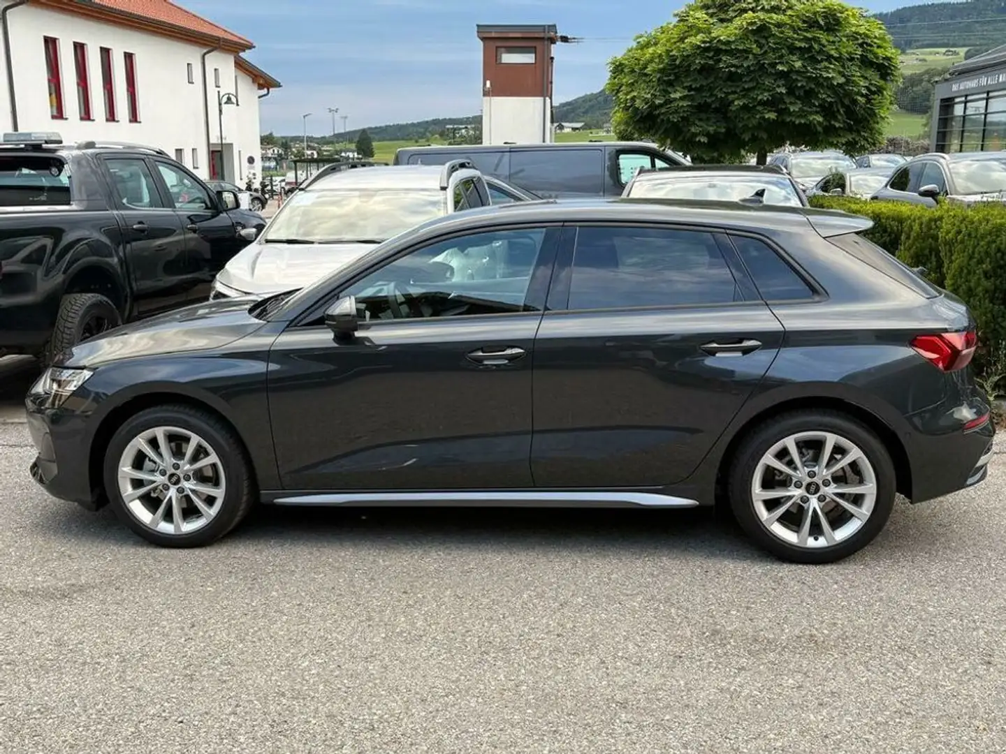 Audi A3 30 TFSI* Interieur S-Line *KEY*360* S-tronic Grau - 2