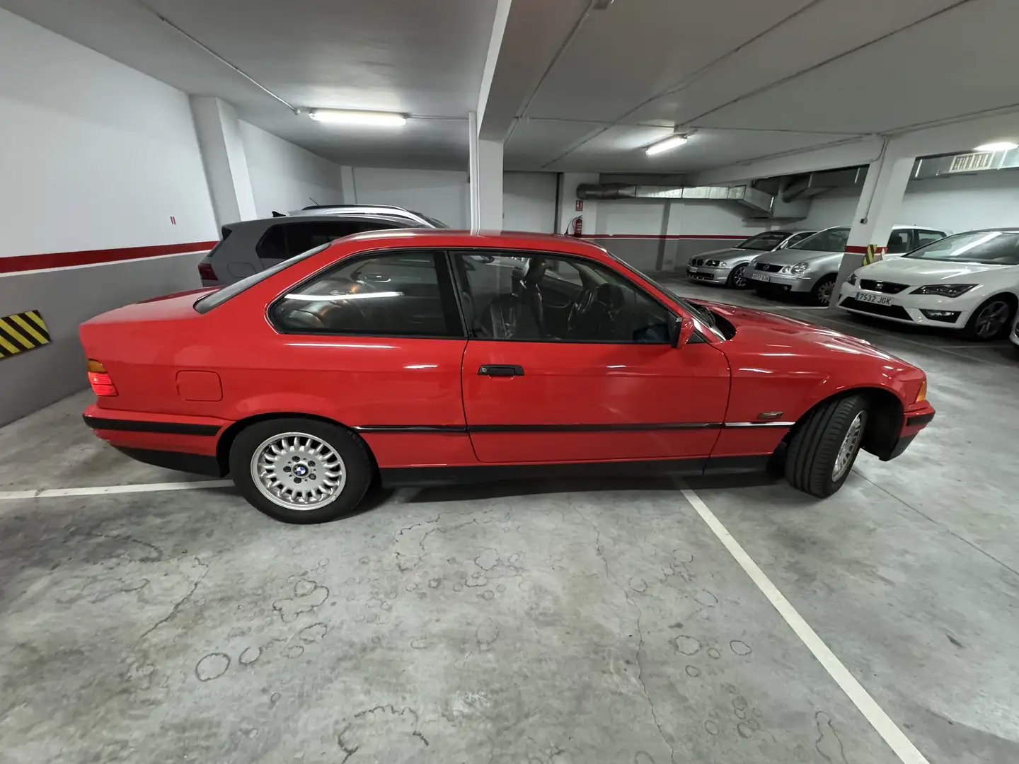 BMW 325 325i Coupé - 2