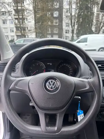 Volkswagen Polo view 11