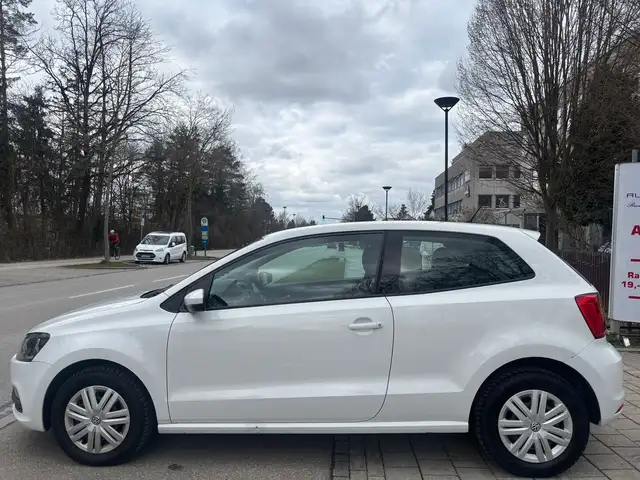 Volkswagen Polo view 2