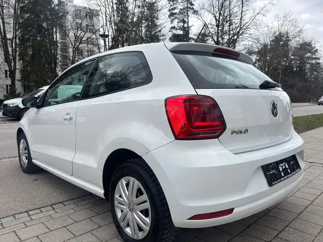 Volkswagen Polo view 3