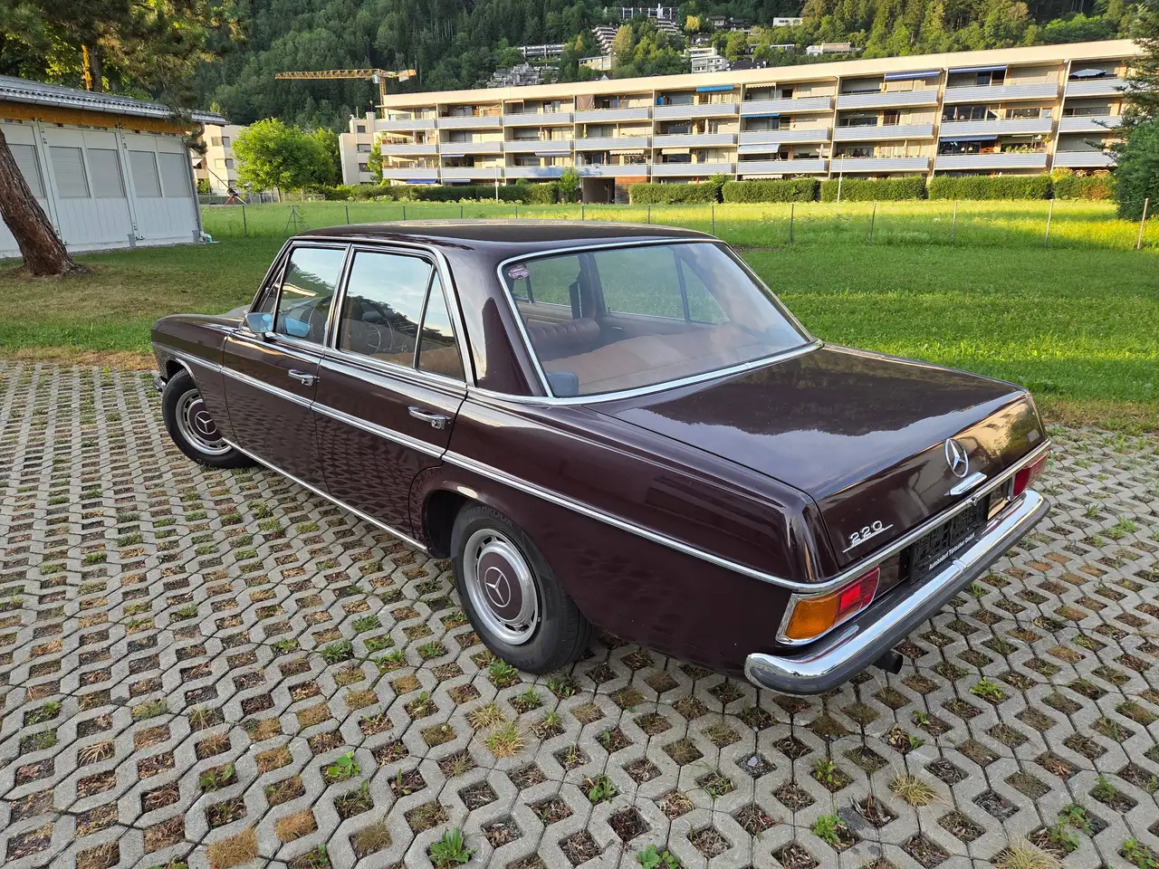 Mercedes-Benz W 114/115 Strich-Acht 220, foto 4