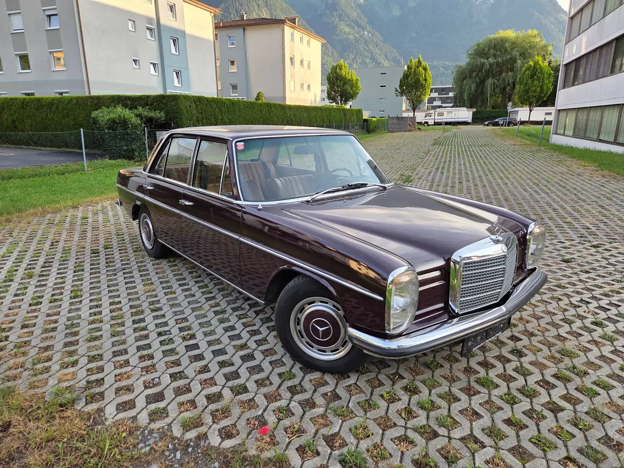 Mercedes-Benz W 114/115 Strich-Acht 220, foto 3
