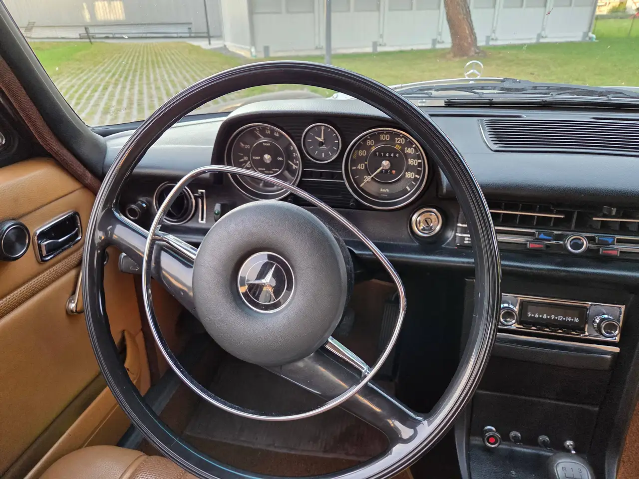 Mercedes-Benz W 114/115 Strich-Acht 220, foto 7
