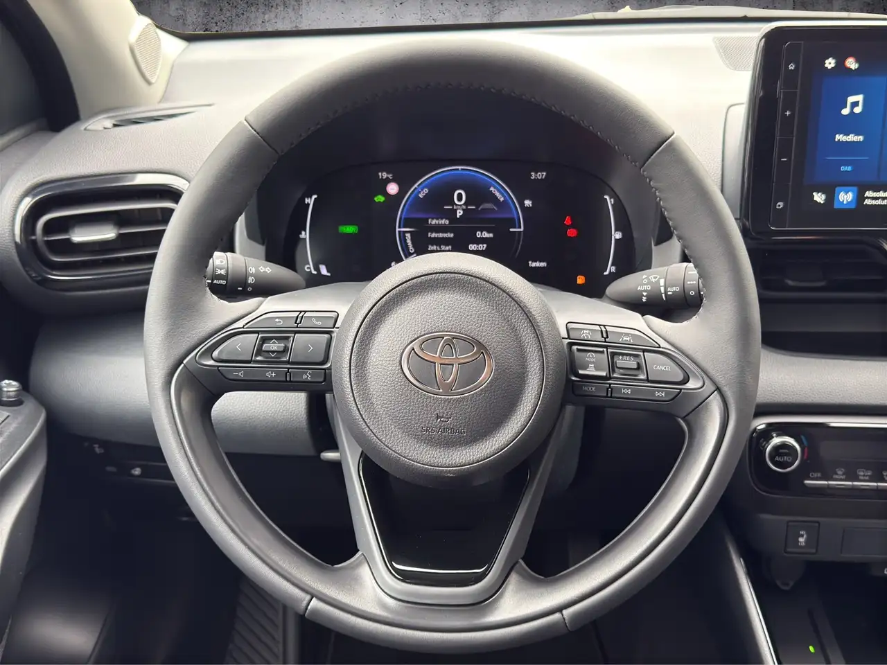 Toyota Yaris 1.5 Hybrid Teamplayer LED, ACC, KAM, KLIMA 11