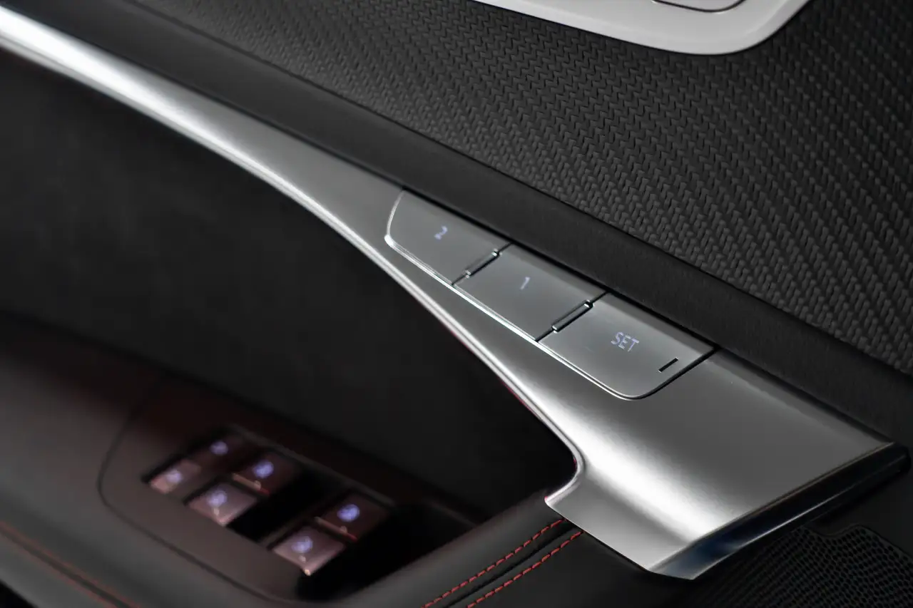 Audi RS6 PERFORMANCE V-MAX 305 DRC CERAMIC-BRAKES TETTO B&O HUD 5YEAR WARRANTY, миниатюра 15
