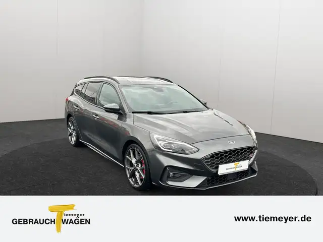 Ford Focus view 3