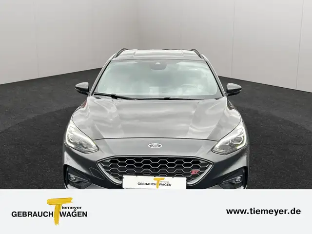 Ford Focus view 2