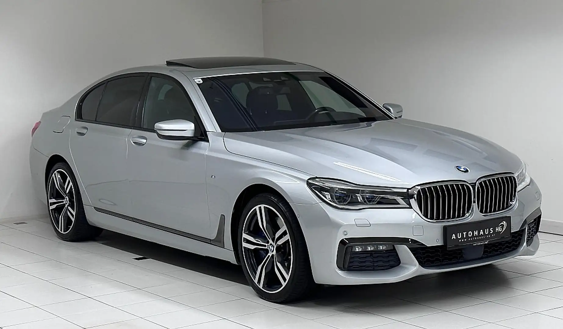 BMW 730 d xDrive /M SPORT Aut.// VOLL/ 84.000KM / Silber - 2