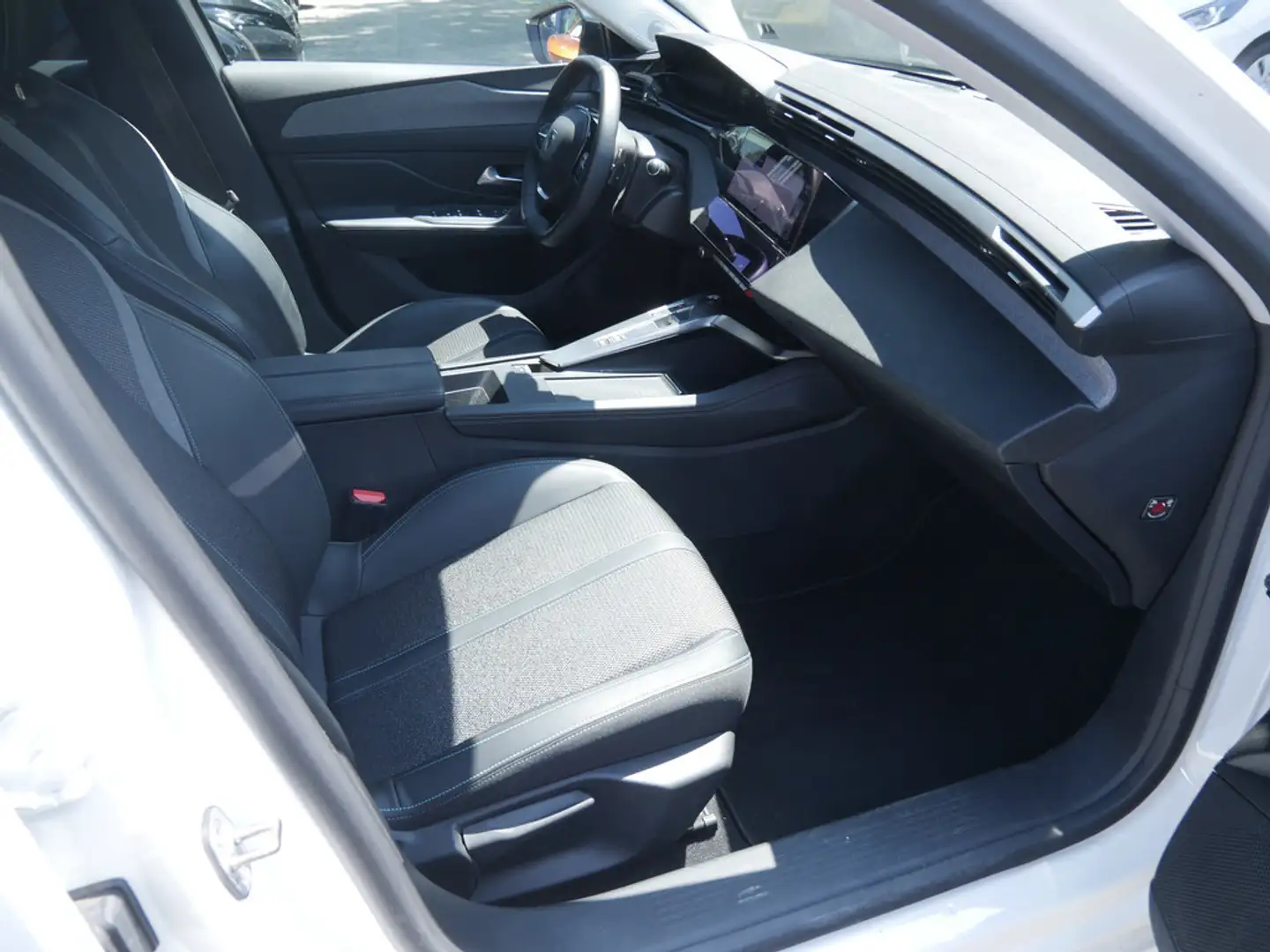 Peugeot 308 SW Allure BlueHDI 130 EAT8 SHZ NAVI LED Blanc - 2