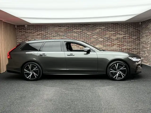 Volvo V90 view 4