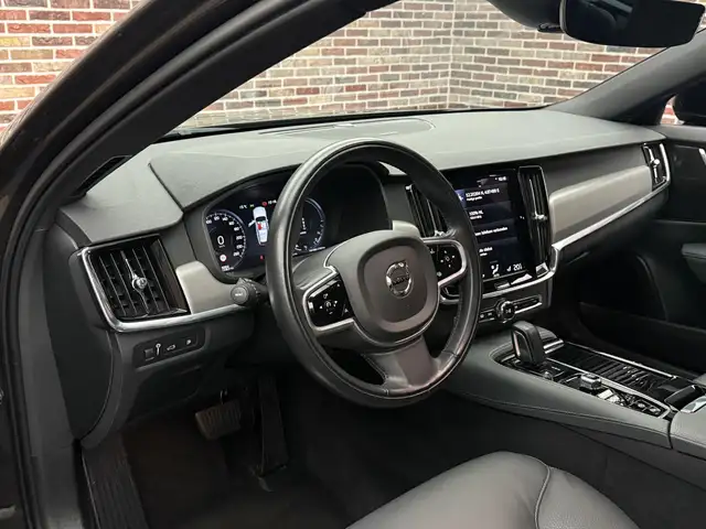 Volvo V90 view 3
